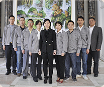 32人研發團隊 大型實體工廠